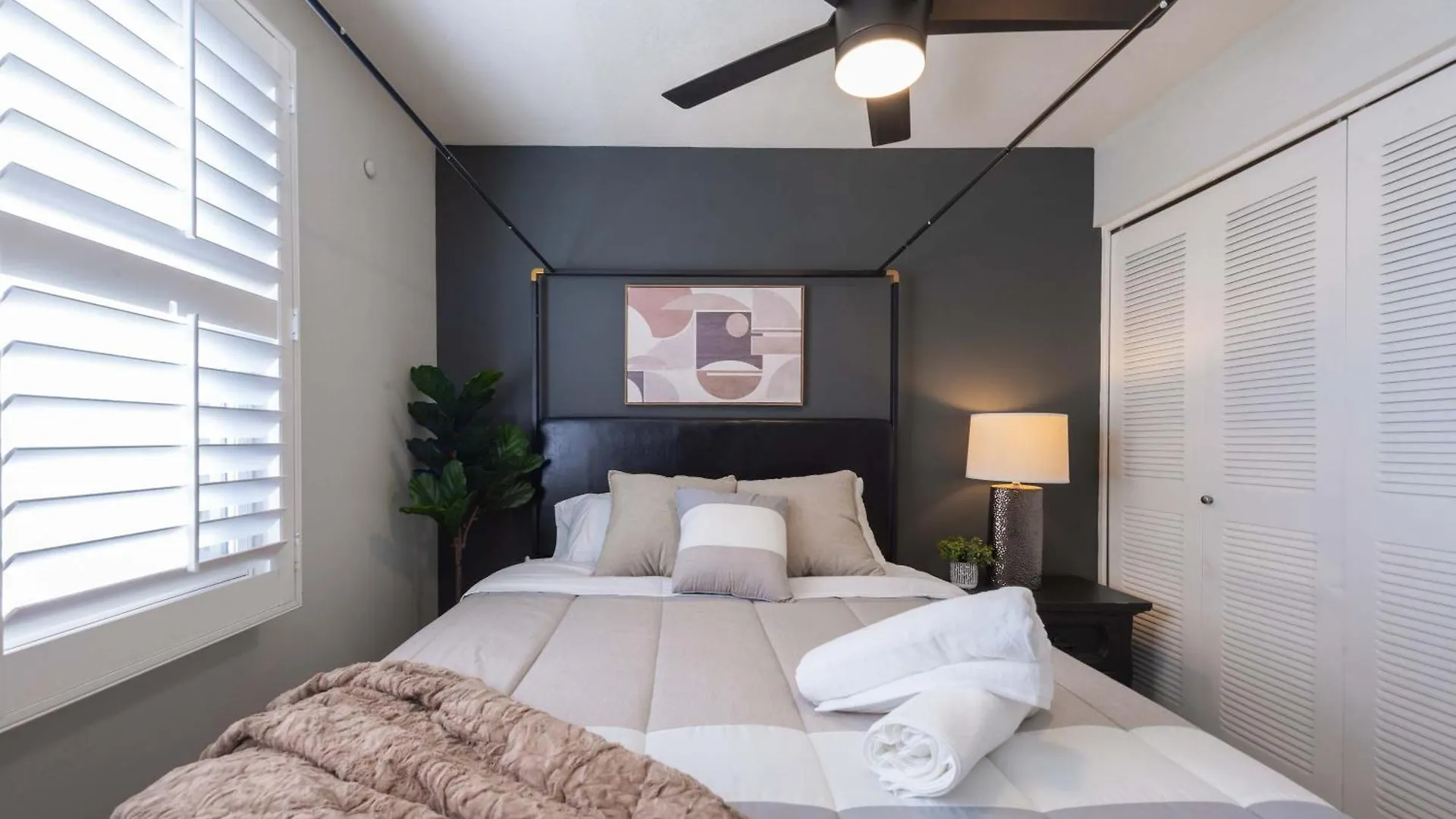 Phoenix 4 Bdr Home With Gym & Hot Tub 0*,  США