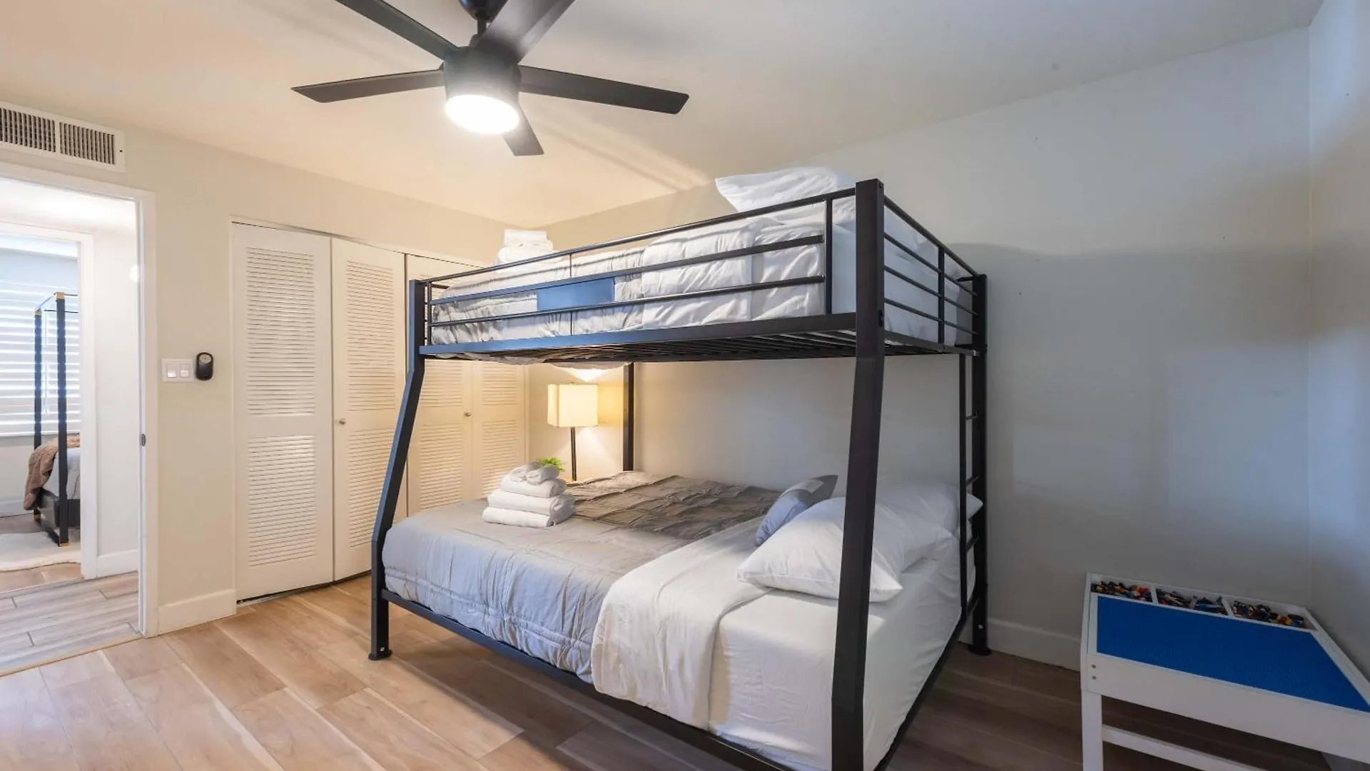 Phoenix 4 Bdr Home With Gym & Hot Tub