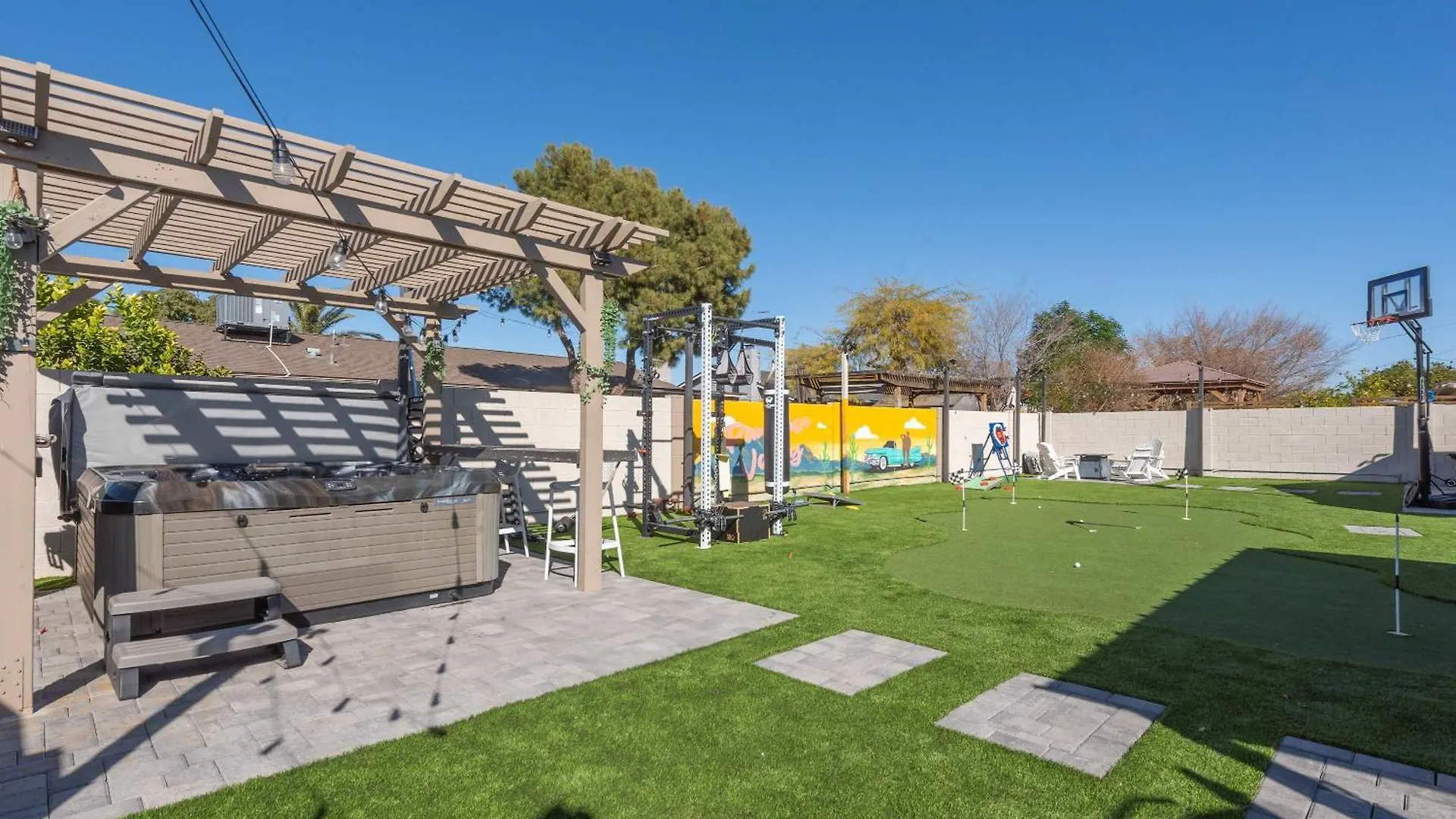 Phoenix 4 Bdr Home With Gym & Hot Tub